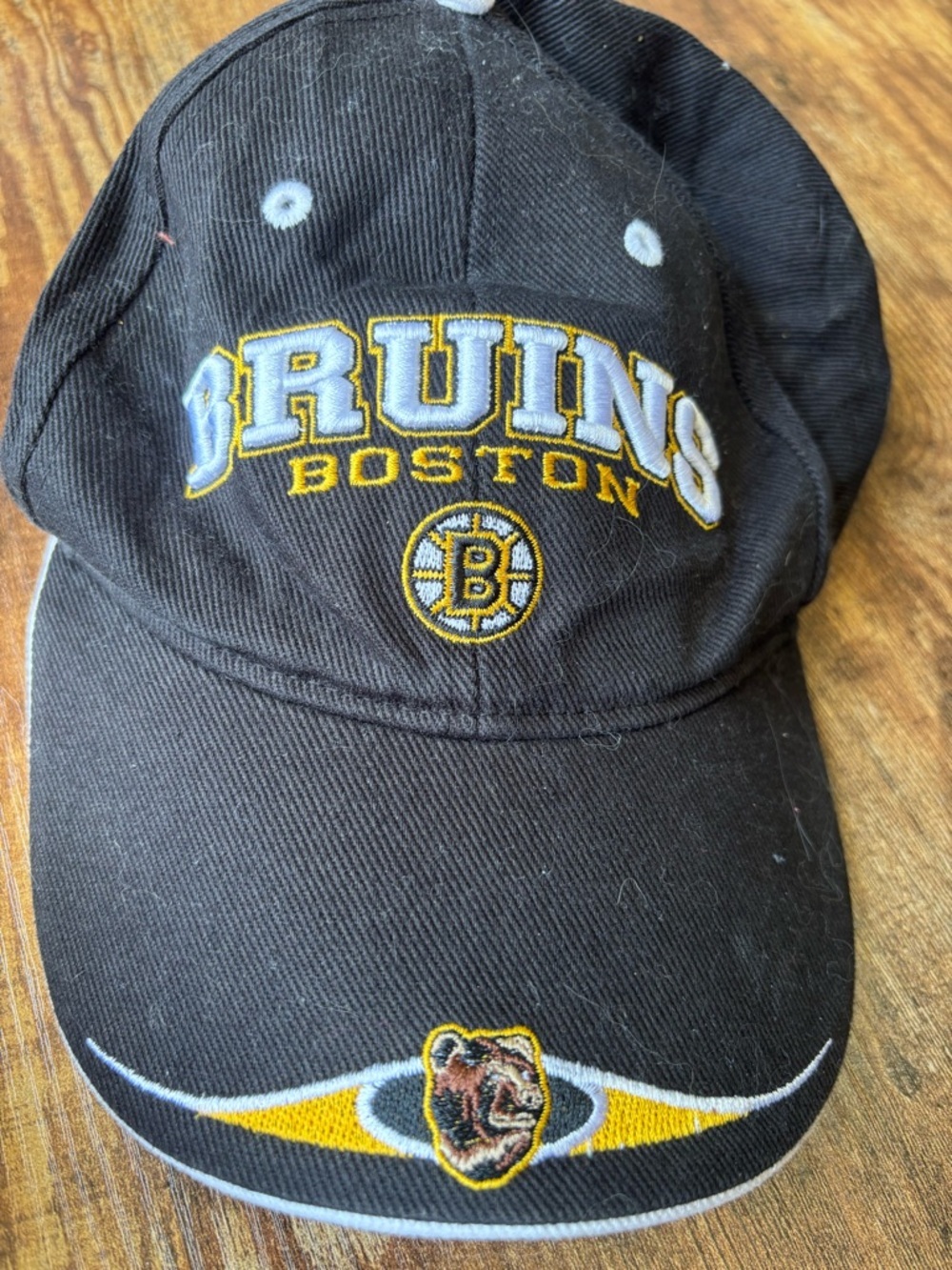 Vintage Twins Enterprise Inc. Boston Bruins hat with bear embroidery